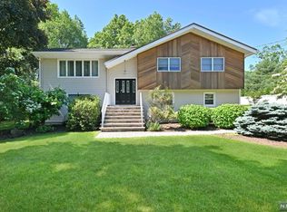 711 Amherst Dr, Washington Township, NJ 07676