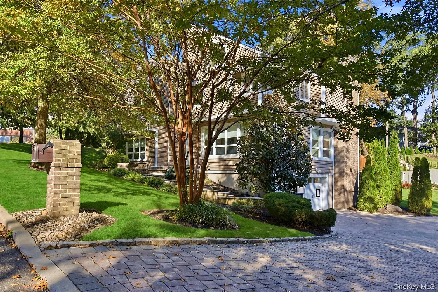 5 bed, 4.5 bath, 3500 sqft, $20,000 — Photo 2