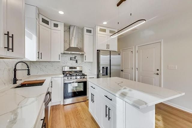 1st image of 1336 N Hamlin Ave #1