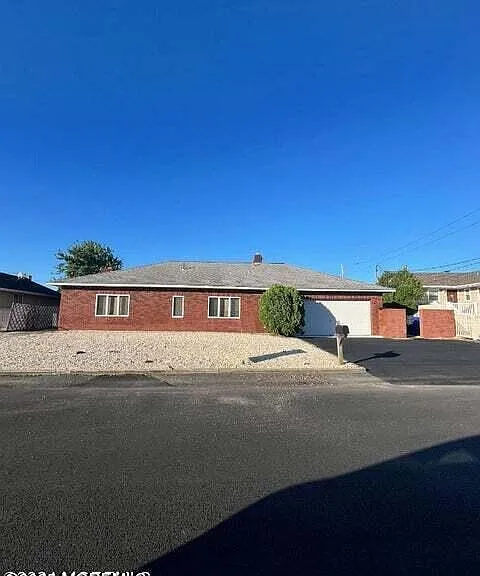 335 Cheryl Dr — Photo 2