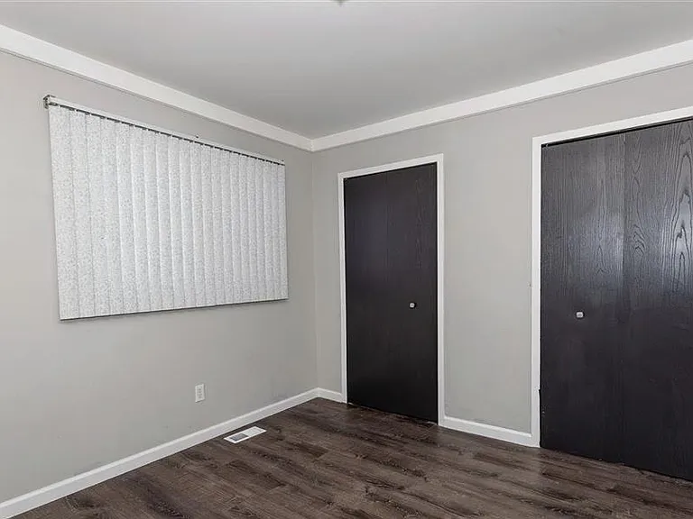 21825 Ridgeway St — Photo 12
