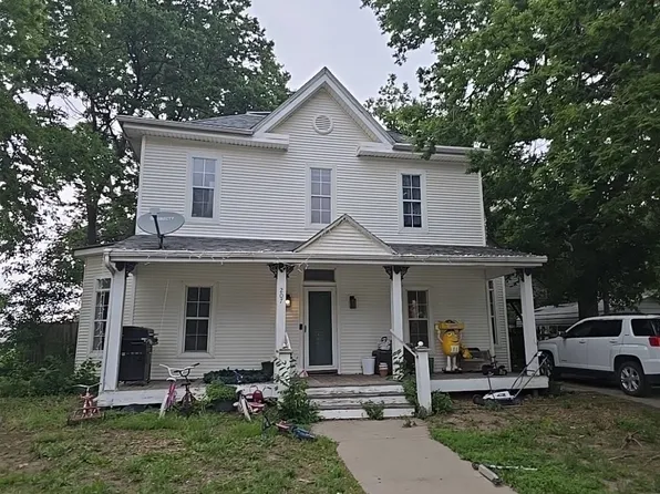 207 E 1st St, Abilene, KS 67410