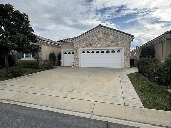 2nd image of 979 Ironwood Rd