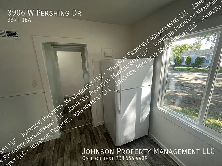 3906 W Pershing Dr — Photo 3