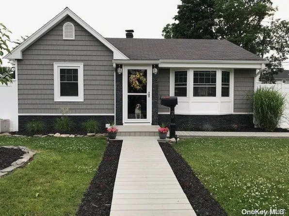 20 Burton Place, Lindenhurst, NY 11757