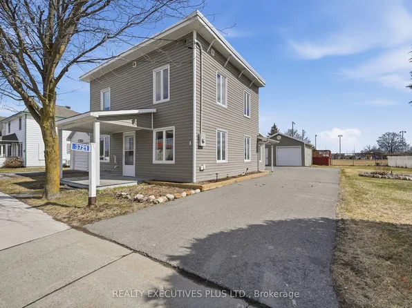 3721 Champlain St, Clarence Rockland, ON K0A 1E0