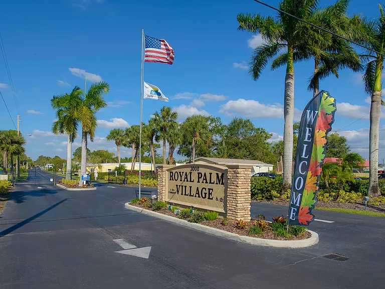 Royal Palm Village — Photo 4