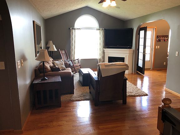 5th image of 9424 Benziger Dr