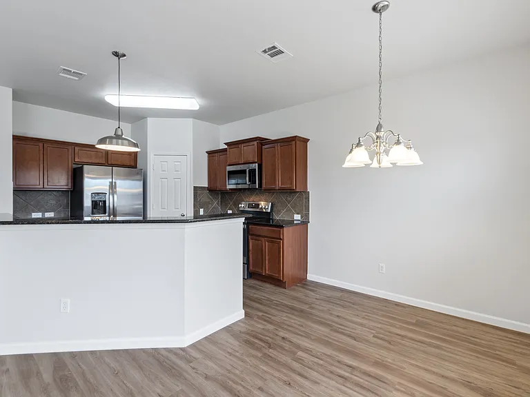 8011 Fieldstone Dr — Photo 6