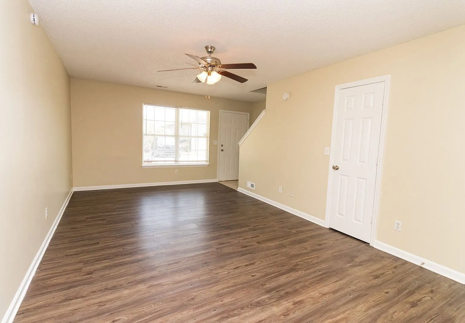 2 bed, 1.5 bath, 1000 sqft, $1,125 — Photo 3