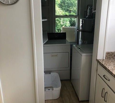 5th image of 3205 Kenmore Dr #A