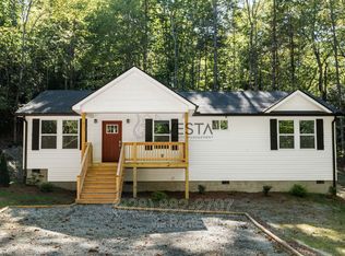70 Erwin Hill Dr, Hendersonville, NC 28739