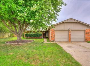 1105 Spruce St, Moore, OK 73160