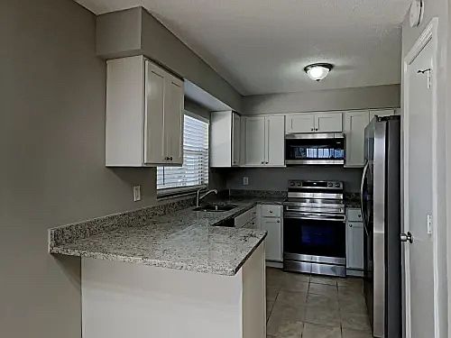 4th image of 650 Lake Dexter Cir