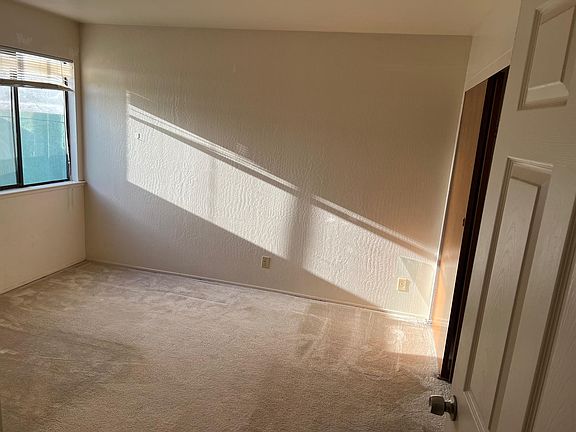 5th image of 361 Deanne Ln