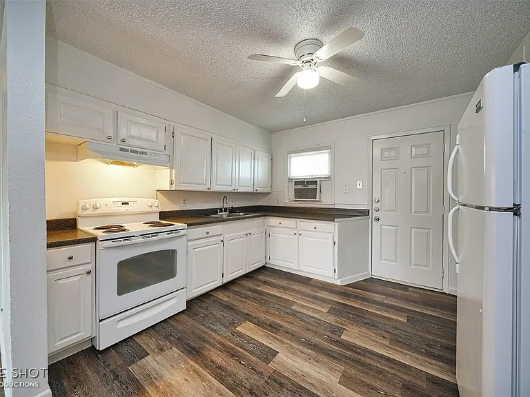 1234 S Crockett Dr — Photo 10