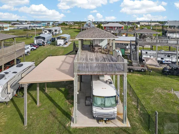 1739 Pompano Ln, Crystal Beach, TX 77650