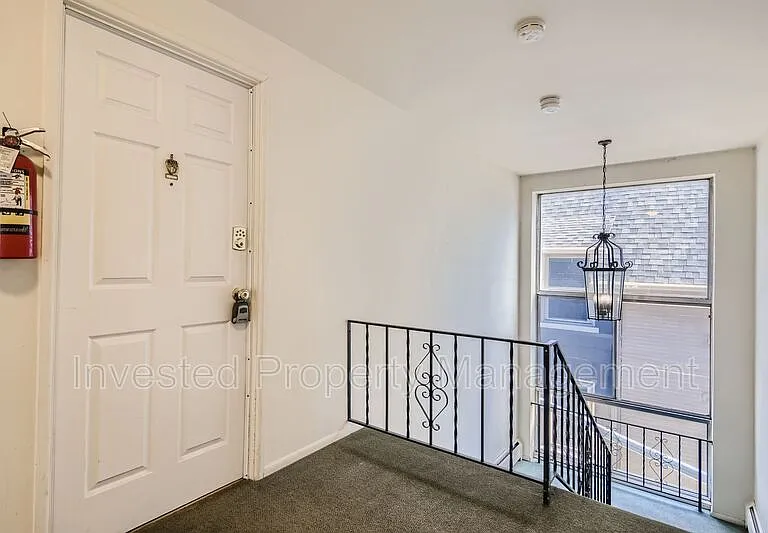 985 N Corona St #302 — Photo 3