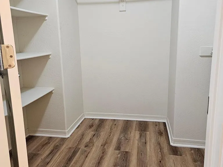 2204 W Le Marche Ave — Photo 13
