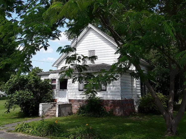 313 S Royal St, Royalton, IL 62983