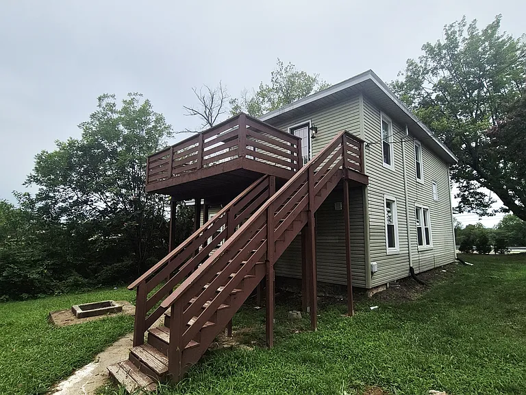 110 Phelps Rd #B — Photo 1