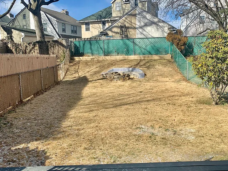 Backyard (trex deck and fire pit)