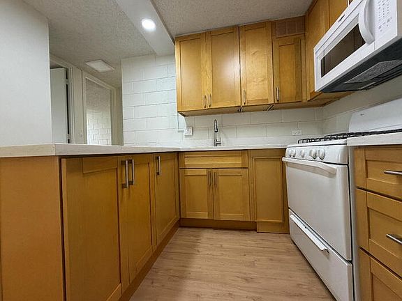 3rd image of 2714 Kahoaloha Ln
