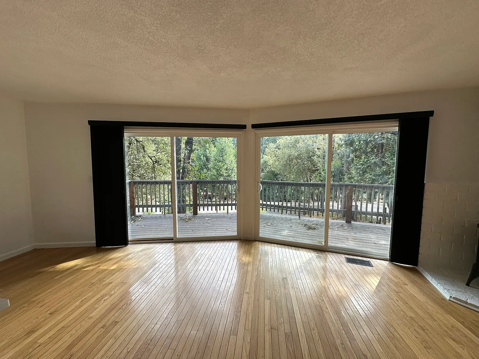 3 bed, 1032 sqft, $1,995 — Photo 2