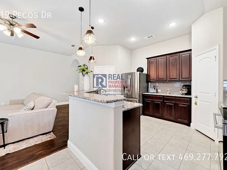 319 Pecos Dr — Photo 12