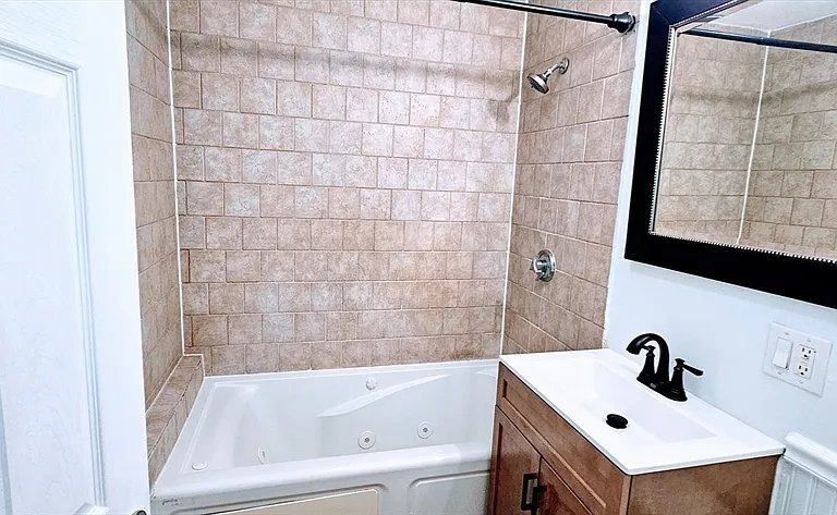 7 Oakcrest Rd #6 — Photo 10