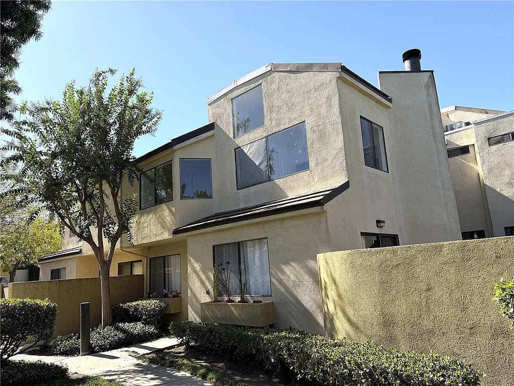 2 bed, 1243 sqft, $2,900 — Photo 1