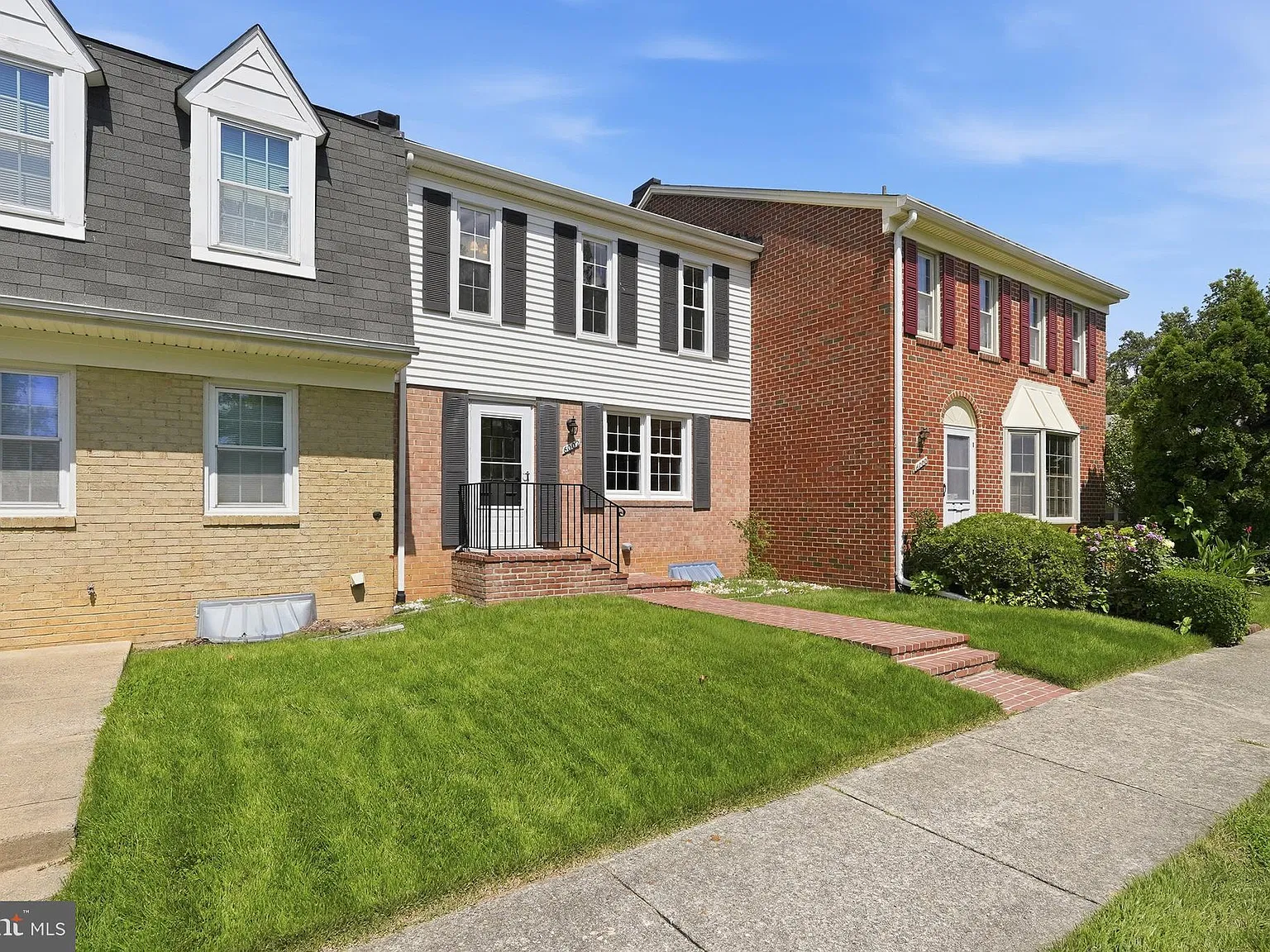 3 bed, 3.5 bath, 1232 sqft, $2,750 — Photo 2