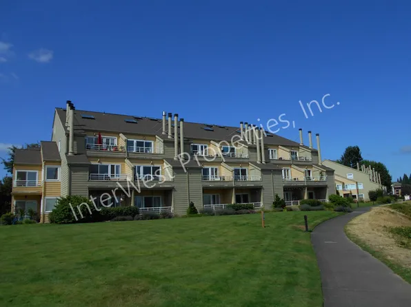153 N Hayden Bay Dr, Portland, OR 97217