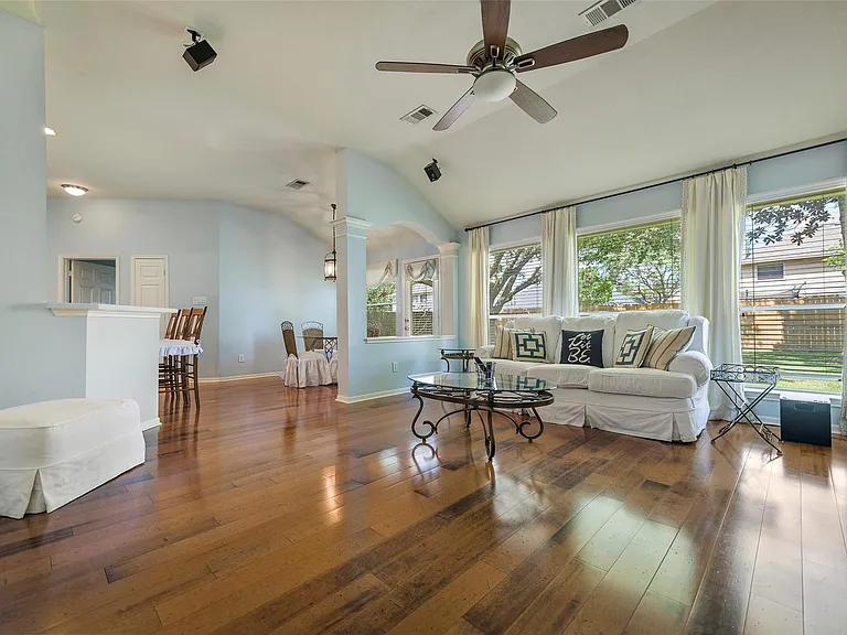 9719 Hawkins Ln — Photo 13