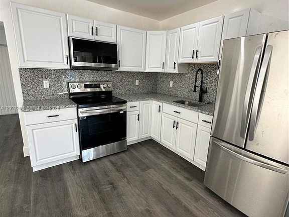 3rd image of 821 NW 20th Ave