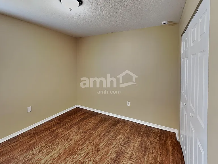 1733 Strathmore Cir — Photo 13