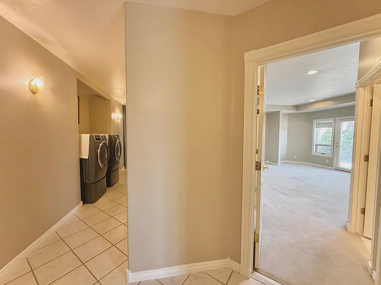 825 N Capitol Blvd — Photo 33