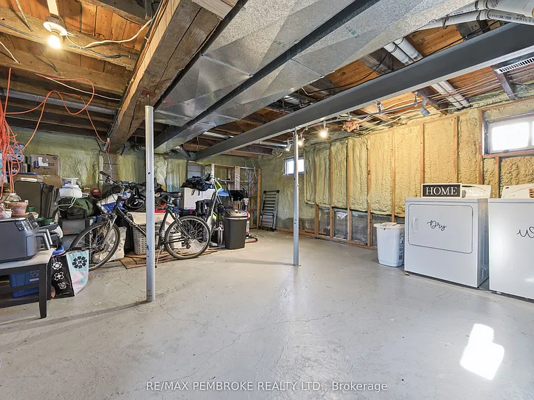 566 Perth St — Photo 43