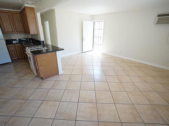 4th image of 2341 Grand Ave