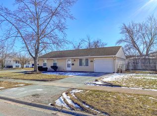 208 E Mulberry Dr, Glenwood, IL