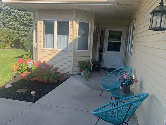 3rd image of 183 Cardinal Ln