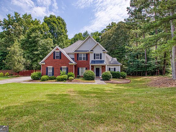 2nd image of 255 Squire Ln