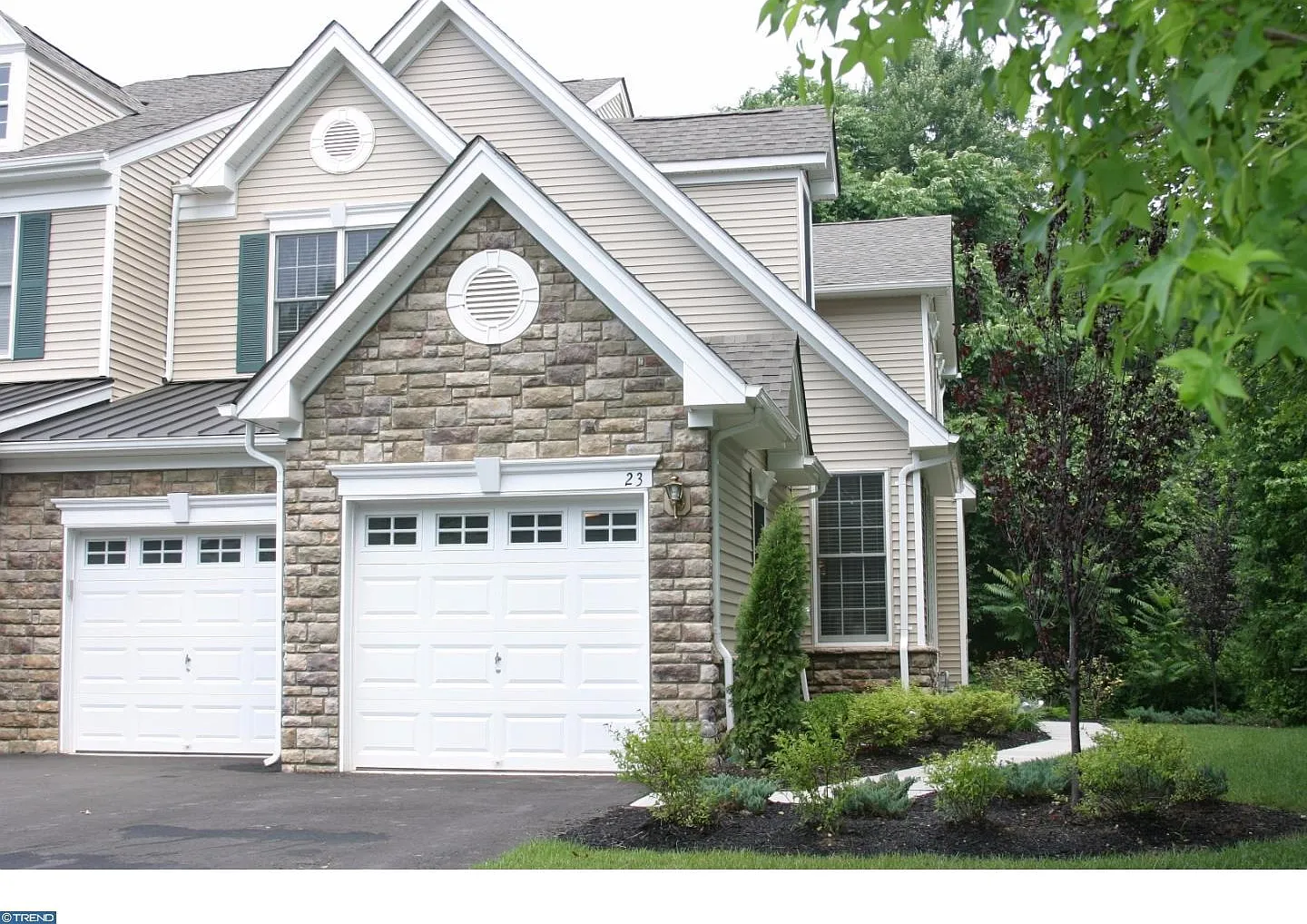 3 bed, 2.5 bath, 2400 sqft, $4,600 — Photo 1