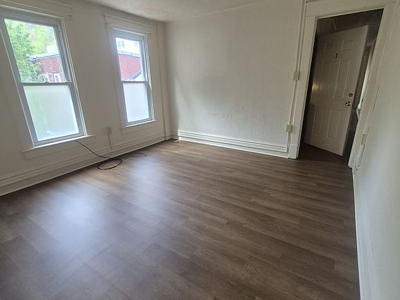 3rd image of 207 1/2 Market St