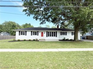 733 W Shore Blvd, Sheffield Lake, OH 44054