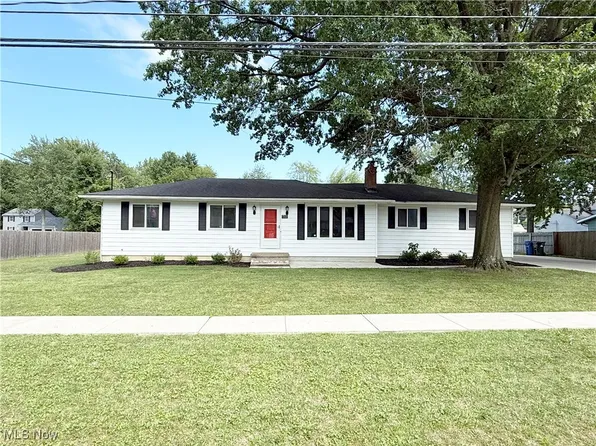 733 W Shore Blvd, Sheffield Lake, OH 44054