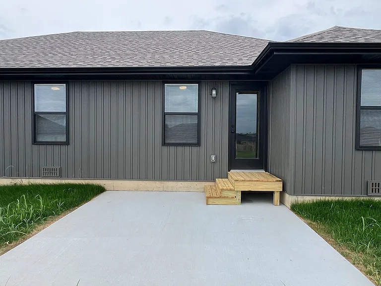 665 W Pinewood St — Photo 16