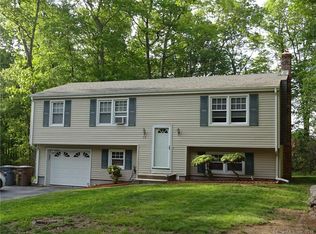 31 Stoneywood Dr, Niantic, CT 06357