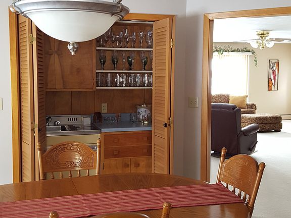 Wet bar in the dining room