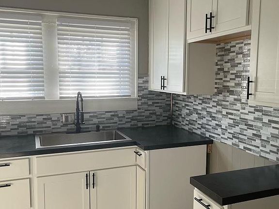 4th image of 1521 E Legrande Ave